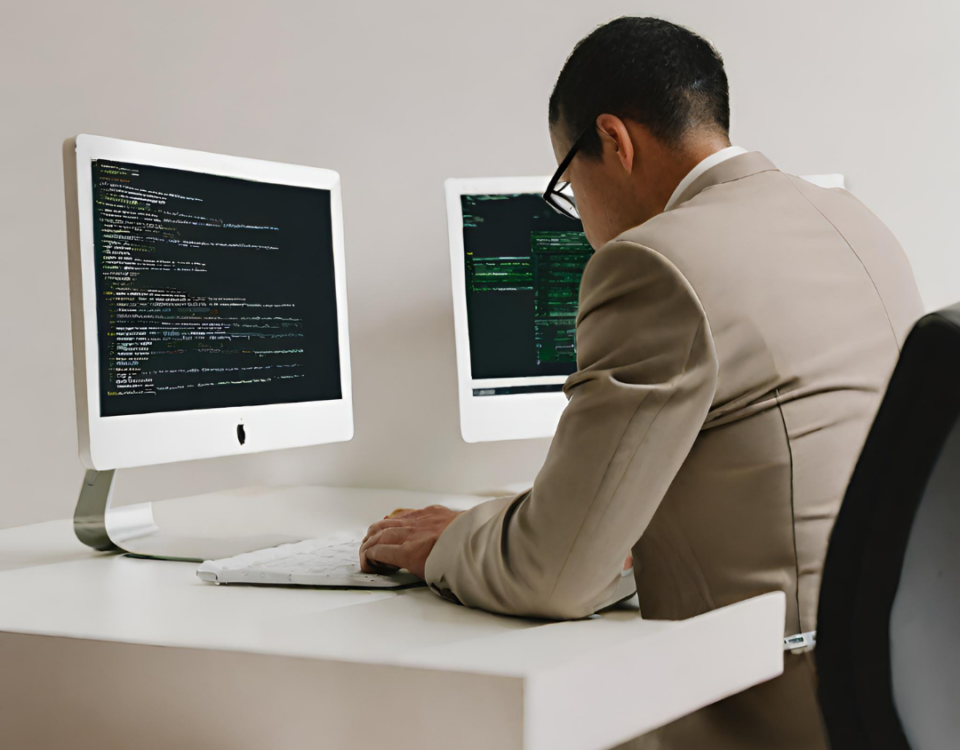 programador en su despacho